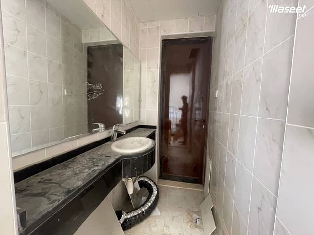 مستودع جديد 10000 قدم للإيجار