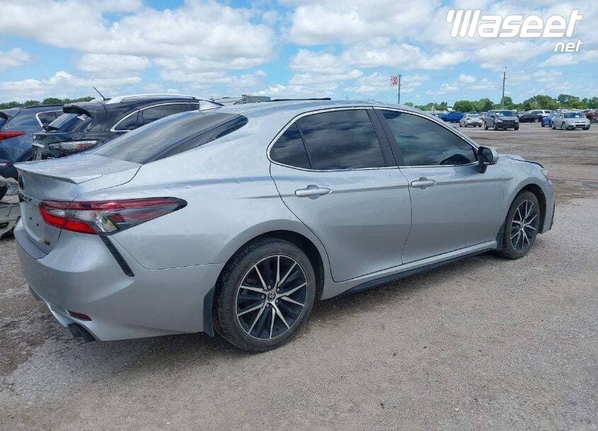 Toyota Camry SE 2022 1