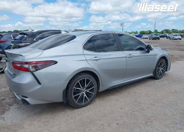 Toyota Camry SE 2022
