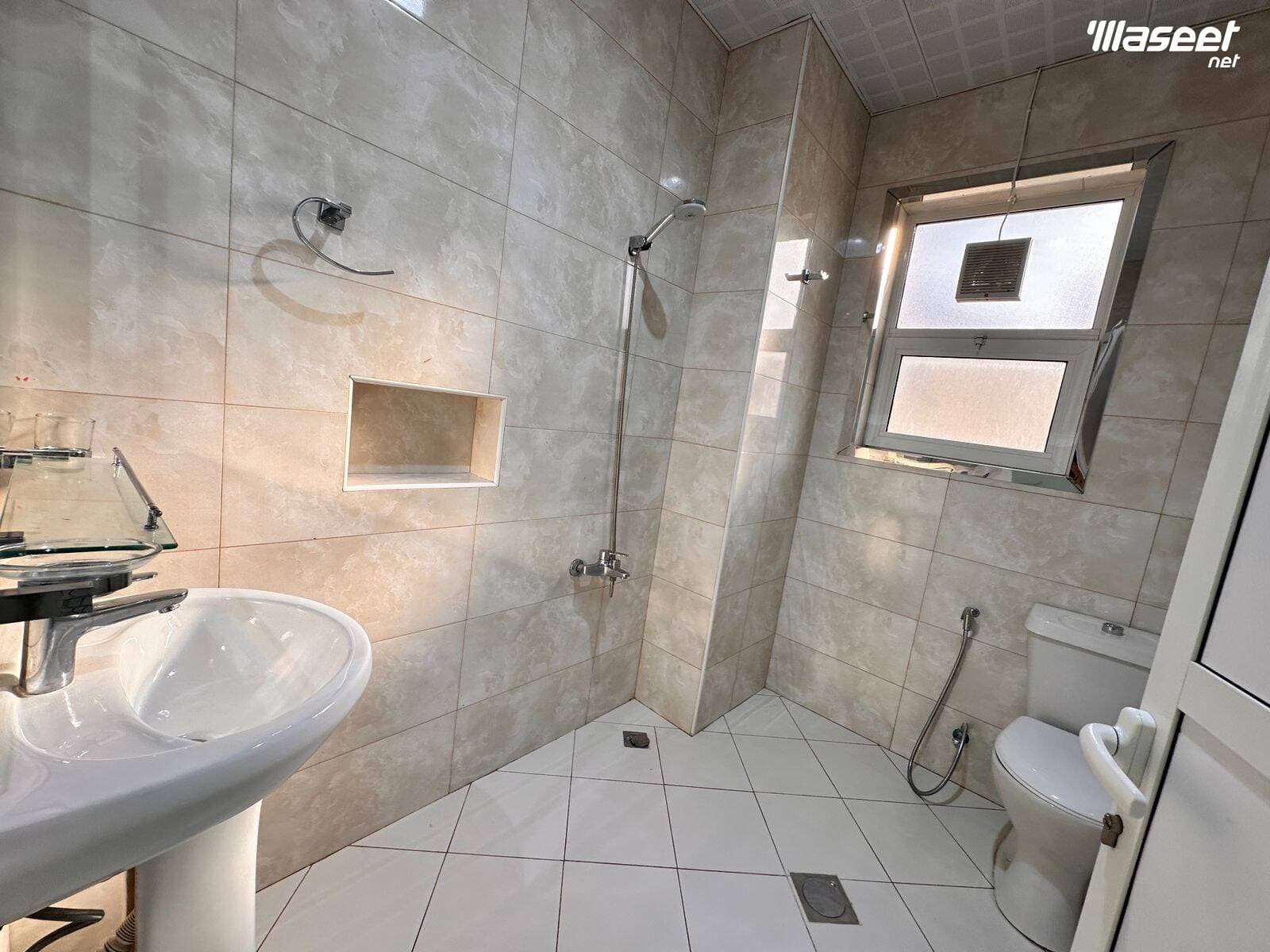 Standalone villa in Madina Al-Monawara in Riyadh 150000 dirhams 9
