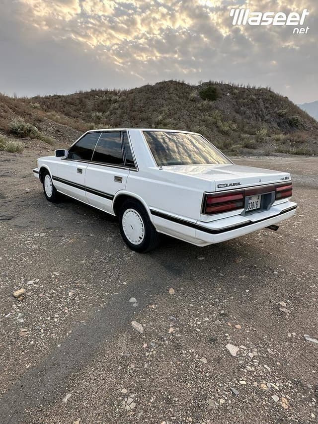 نيسان لوريل 240 موديل 1987