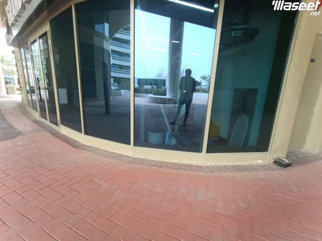 للإيجار مغسلة ملابس مجهزة بالكامل
