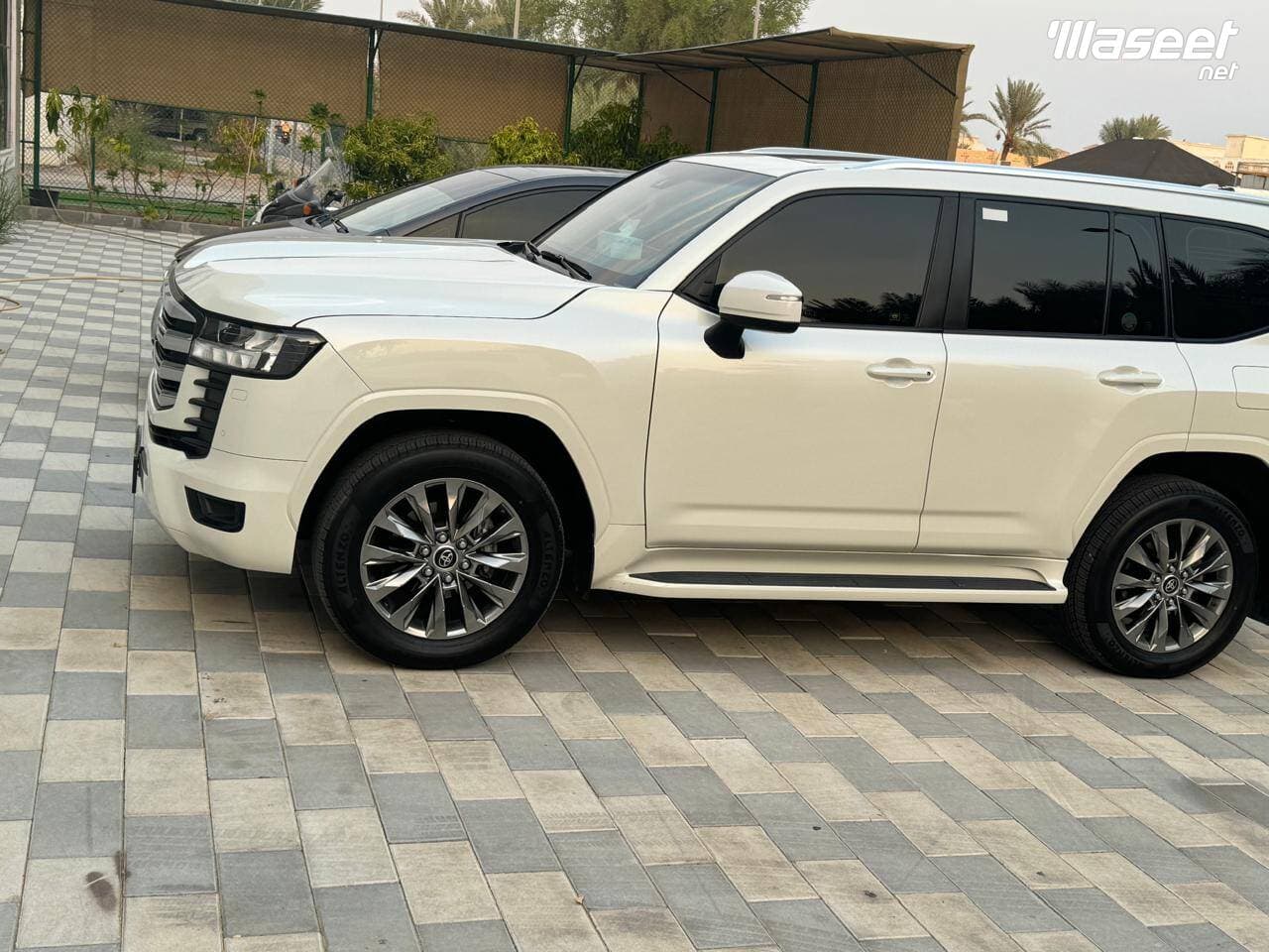 للبيع لاندكروزر استيشن GXR موديل 2022 2