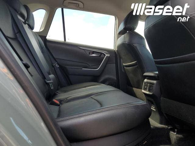 2022 TOYOTA RAV4 XLE 3