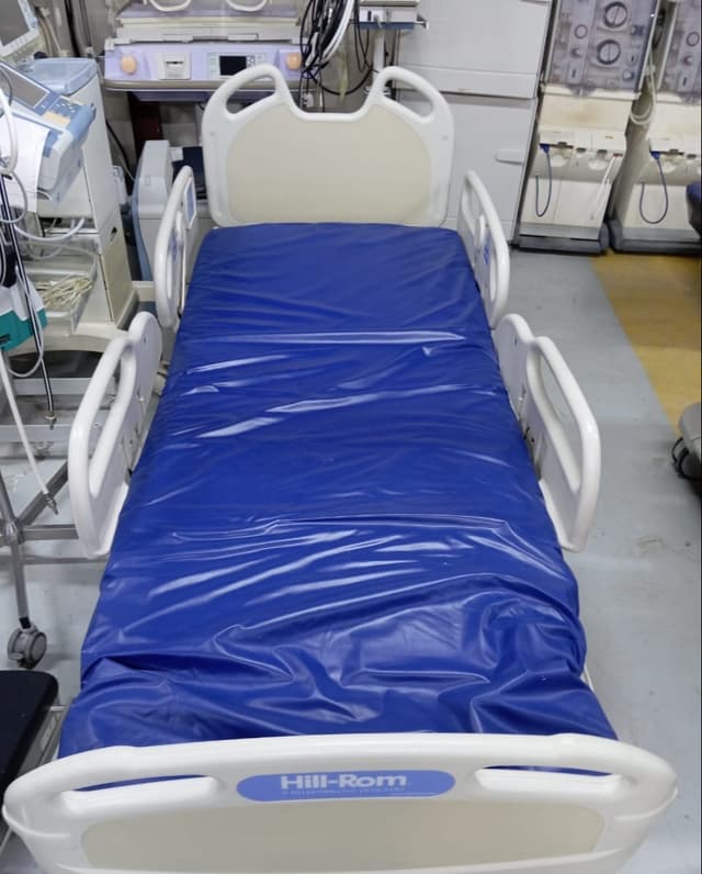 Electric automatic medical bed