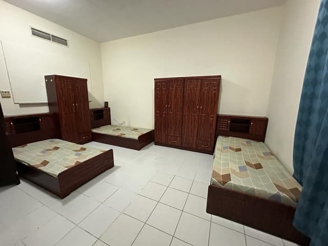 A bed for rent for employed girls in a large apartment