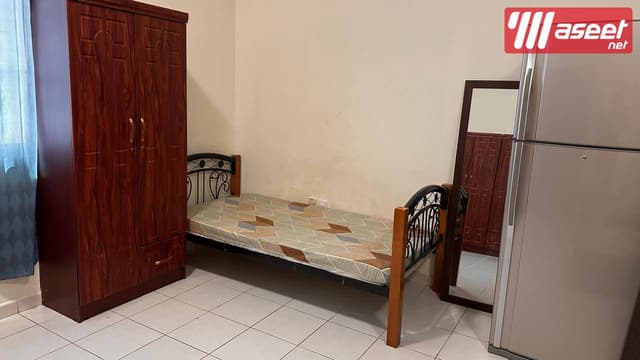 A bed for rent for employed girls in a large apartment