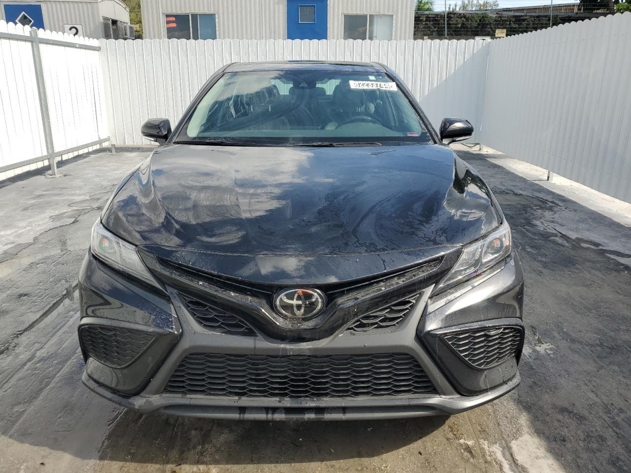 TOYOTA CAMRY SE 2024 5