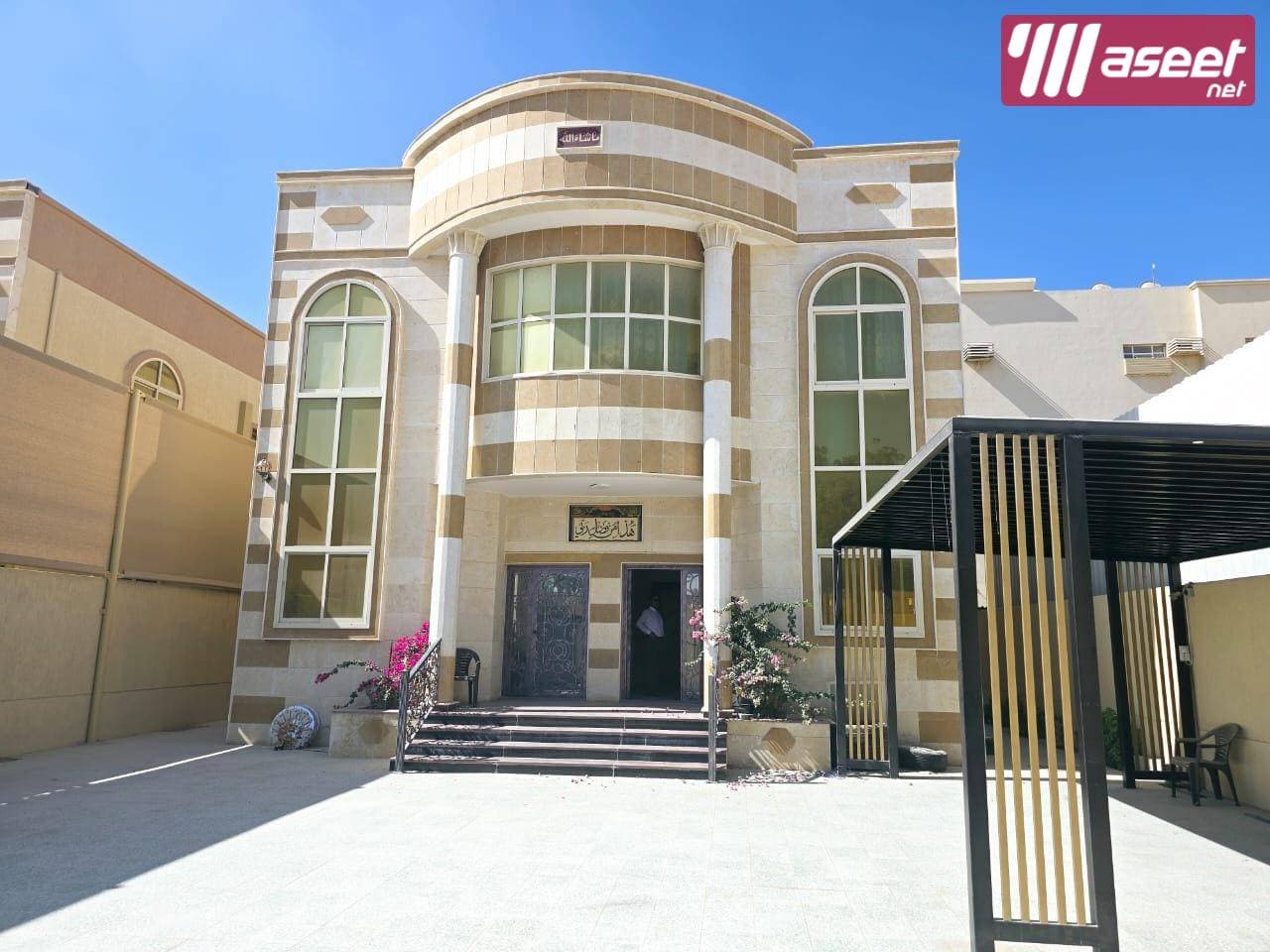 فيلا للإيجار في منطقه الروضه 2 8