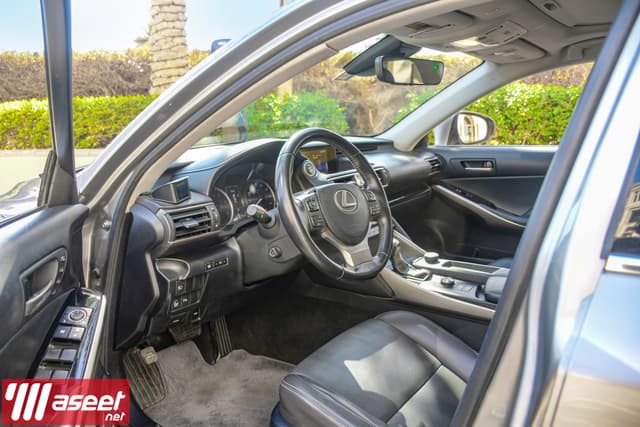 2019 Lexus IS300
