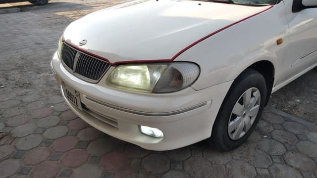 سيارة نيسان صني2002