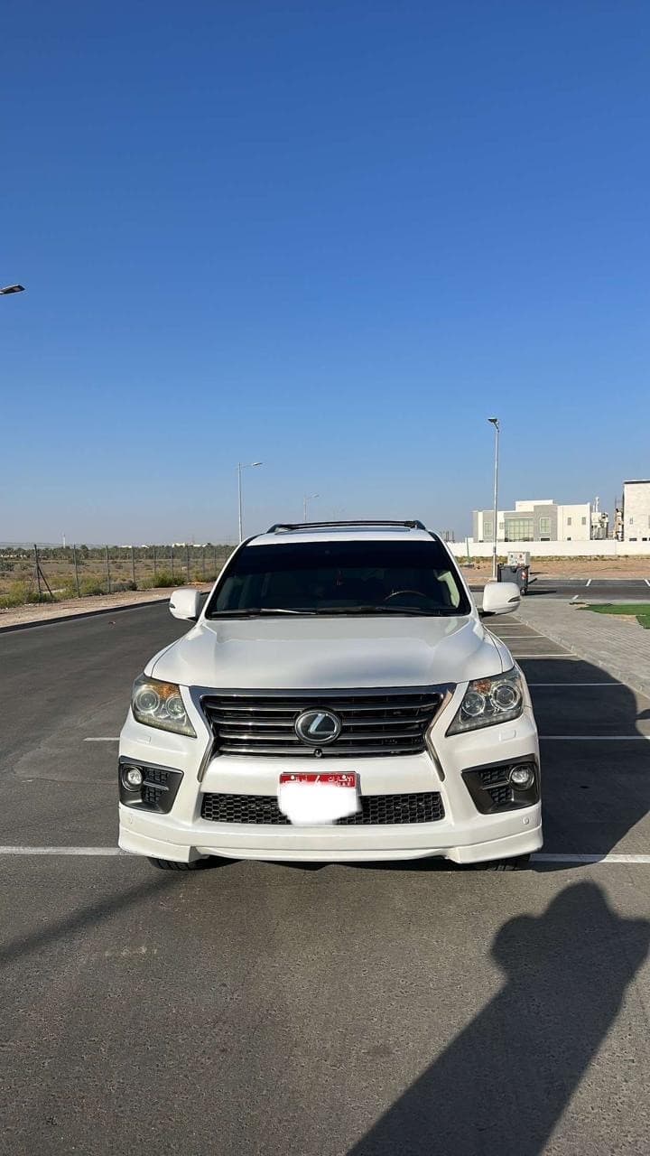 للبيع لكزس LX570 موديل 2014 0