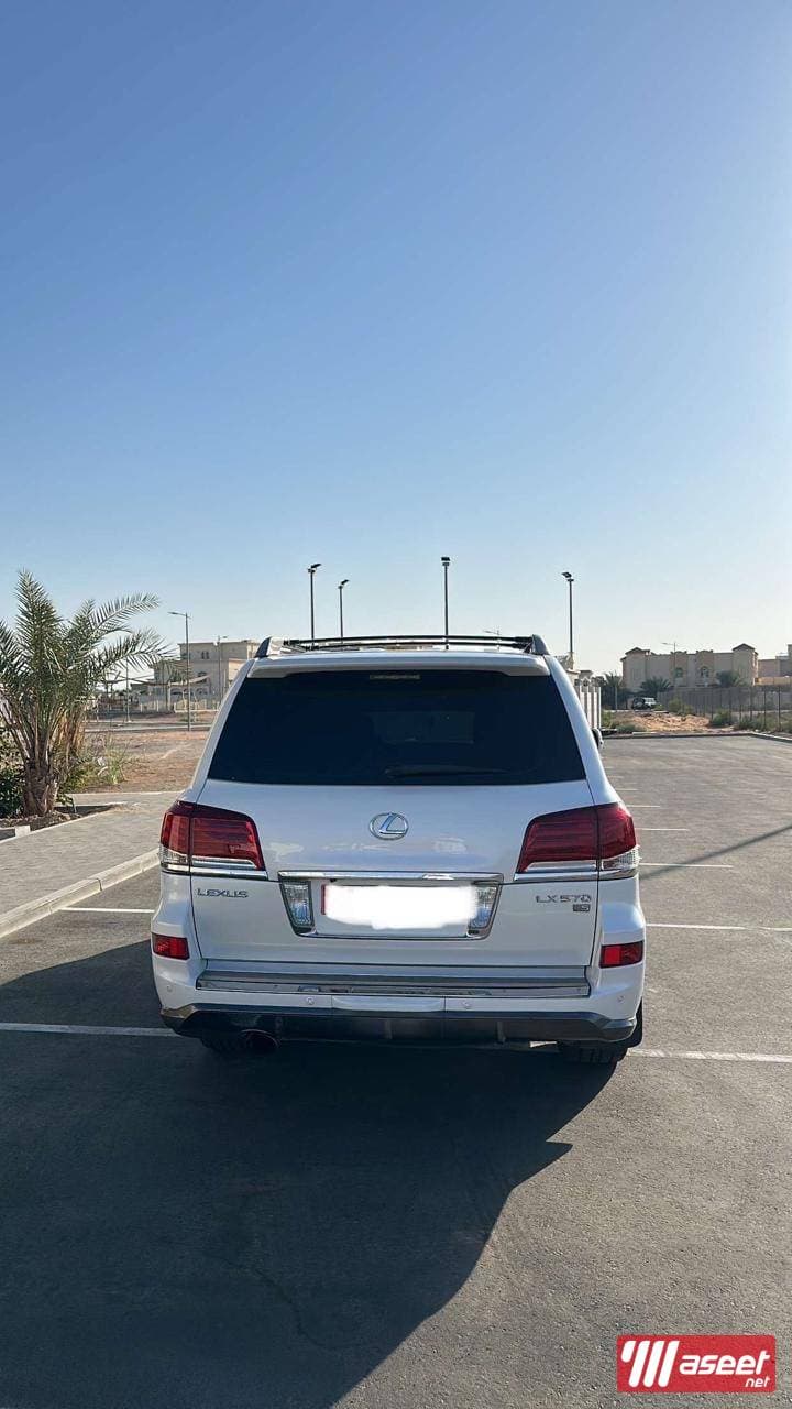 للبيع لكزس LX570 موديل 2014 1