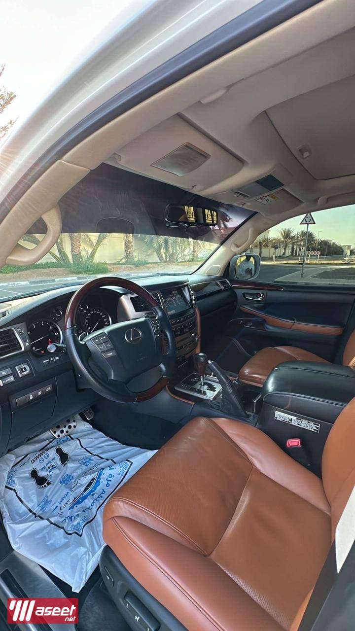 للبيع لكزس LX570 موديل 2014 3