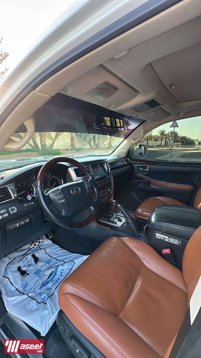 للبيع لكزس LX570 موديل 2014