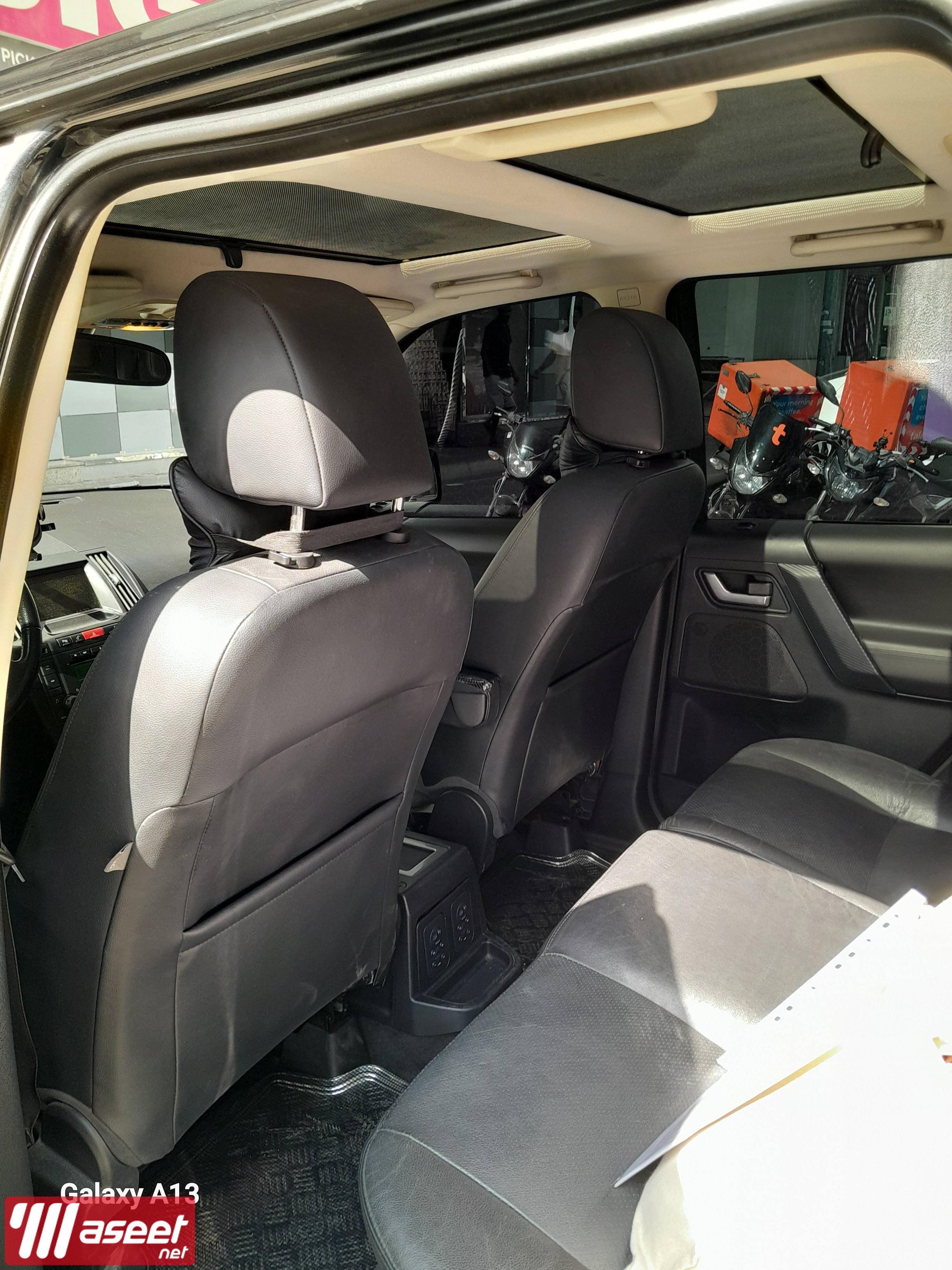 Land Rover LR2 model 2009 5