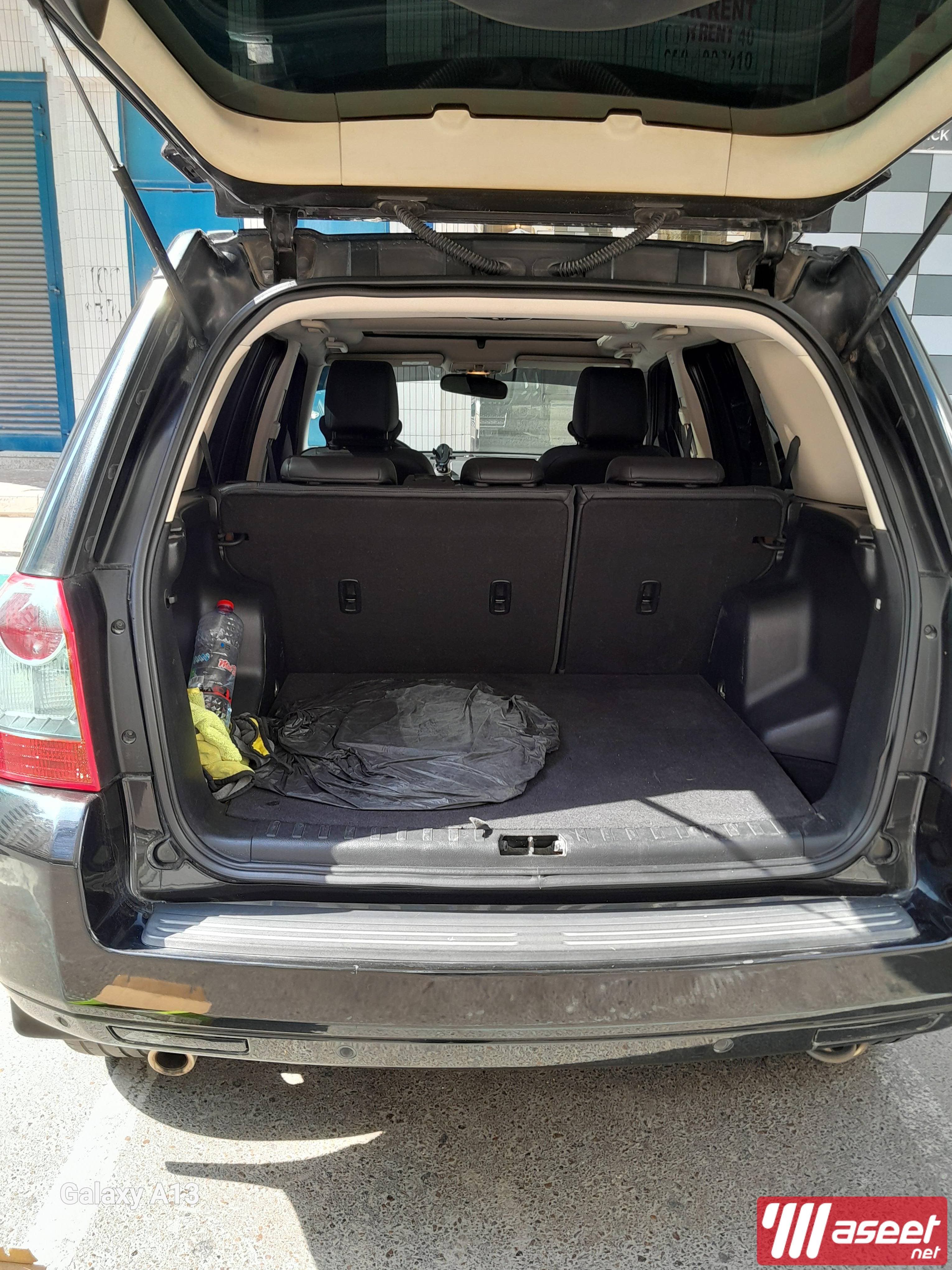 Land Rover LR2 model 2009 7