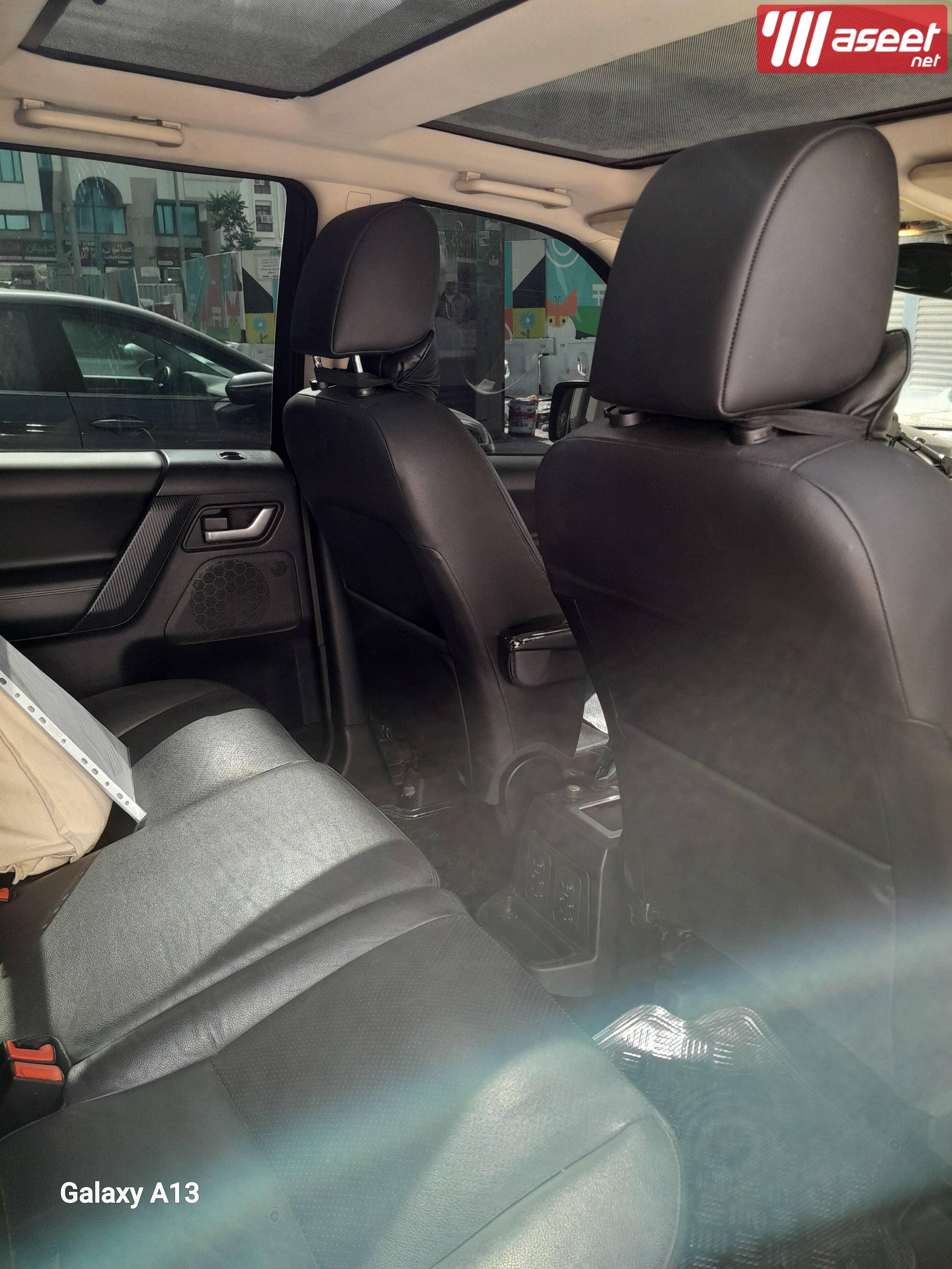 Land Rover LR2 model 2009 8