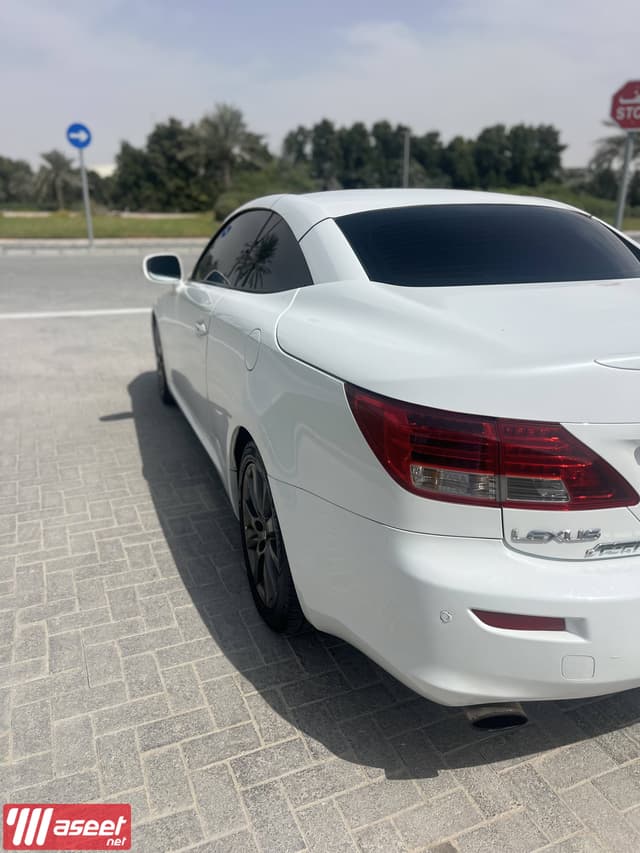 Lexus is300c model 2010 for sale