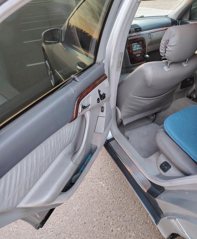 Mercedes model 2002