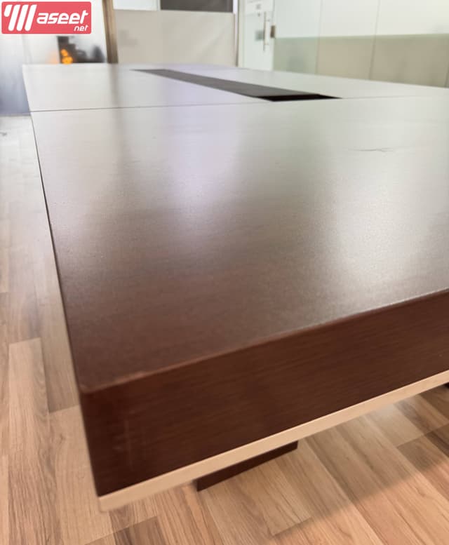 طاولة اجتماعات فاخرة