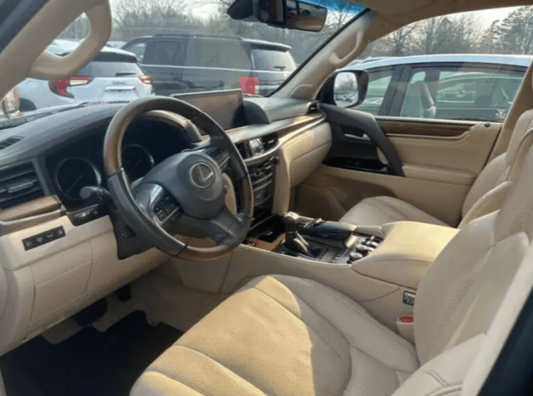 لكزس LX 570 موديل 2021 للبيع 1