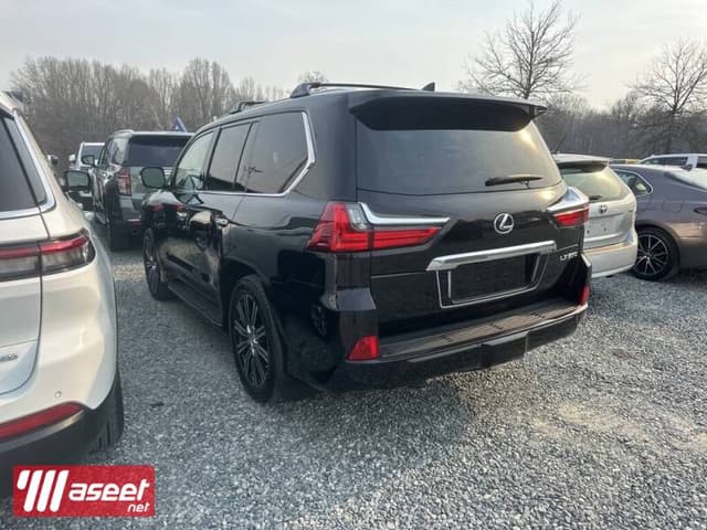 لكزس LX 570 موديل 2021 للبيع