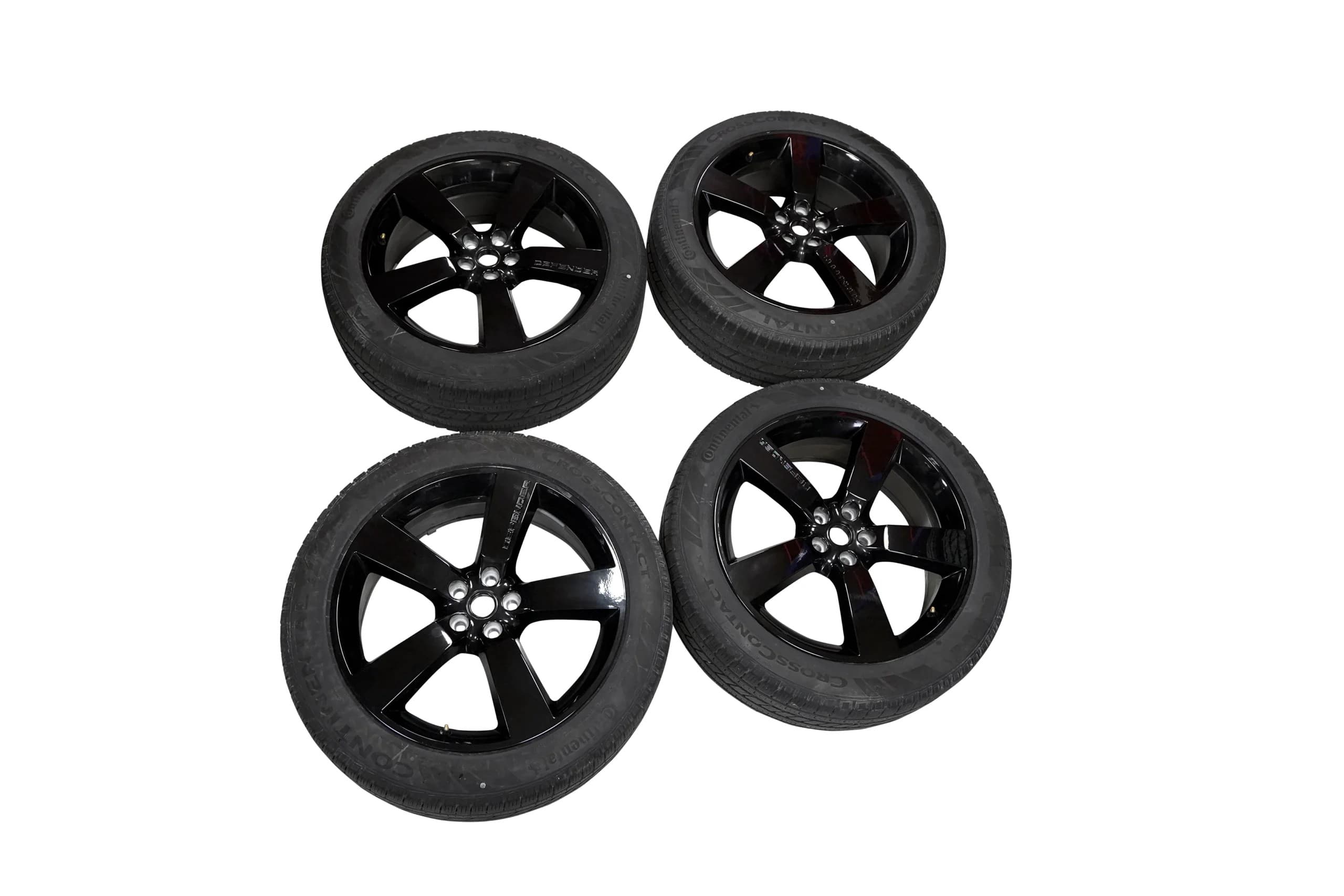 Land Rover Defender 22 inch black tires   0