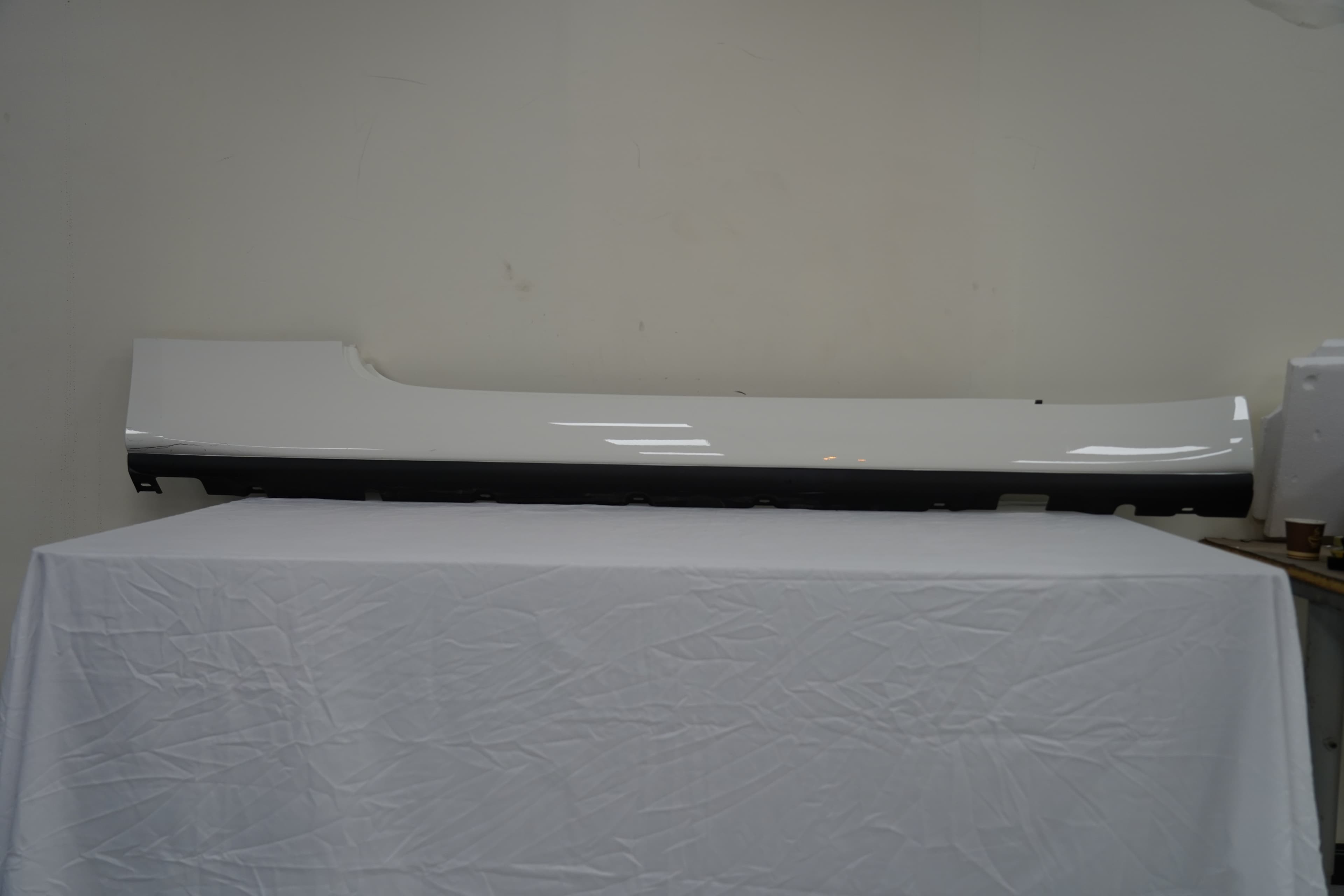 ROLLS ROYCE DAWN Side Trim Panel Sill Left Snow White OEM 2