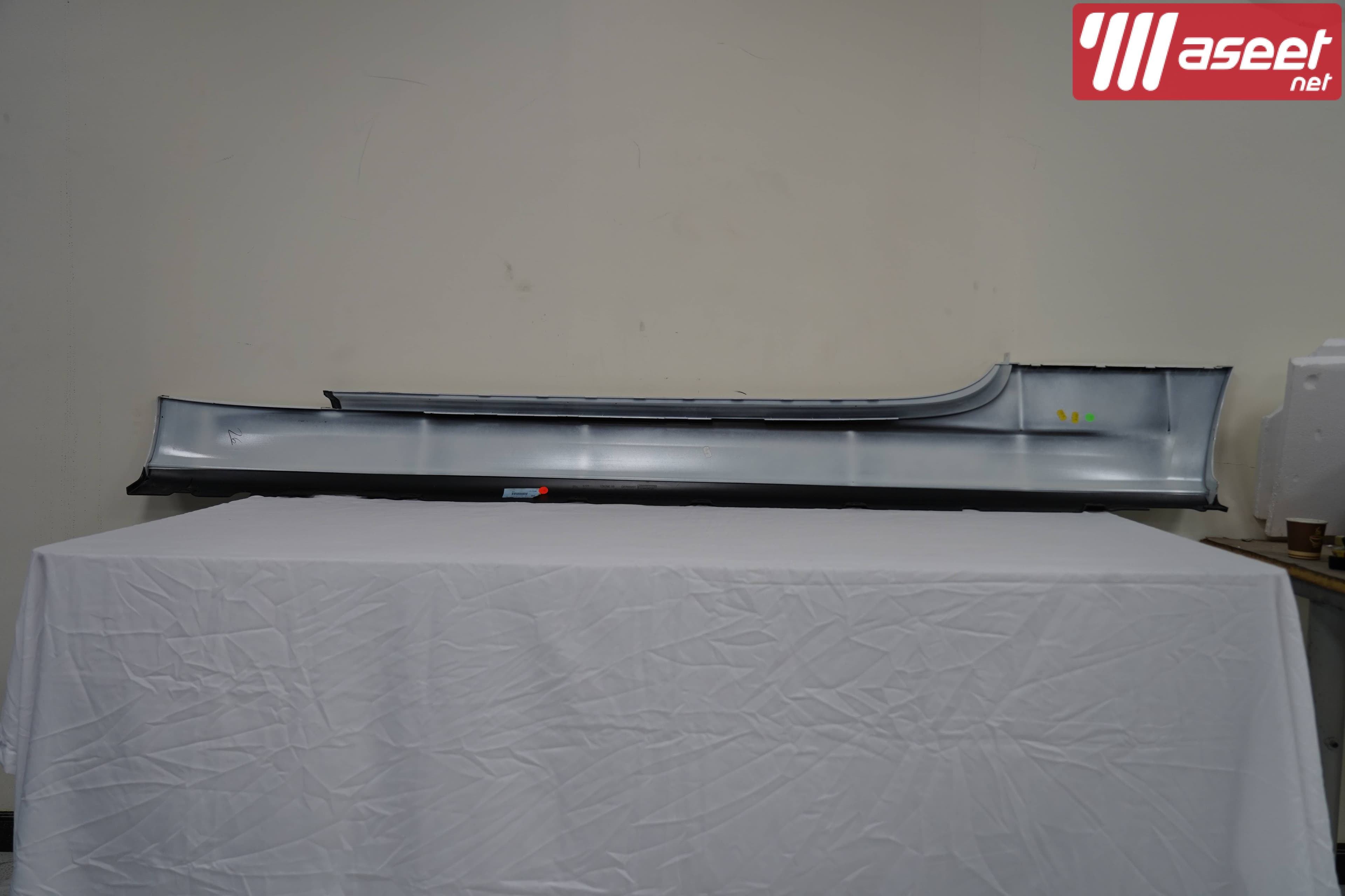 ROLLS ROYCE DAWN Side Trim Panel Sill Left Snow White OEM 0