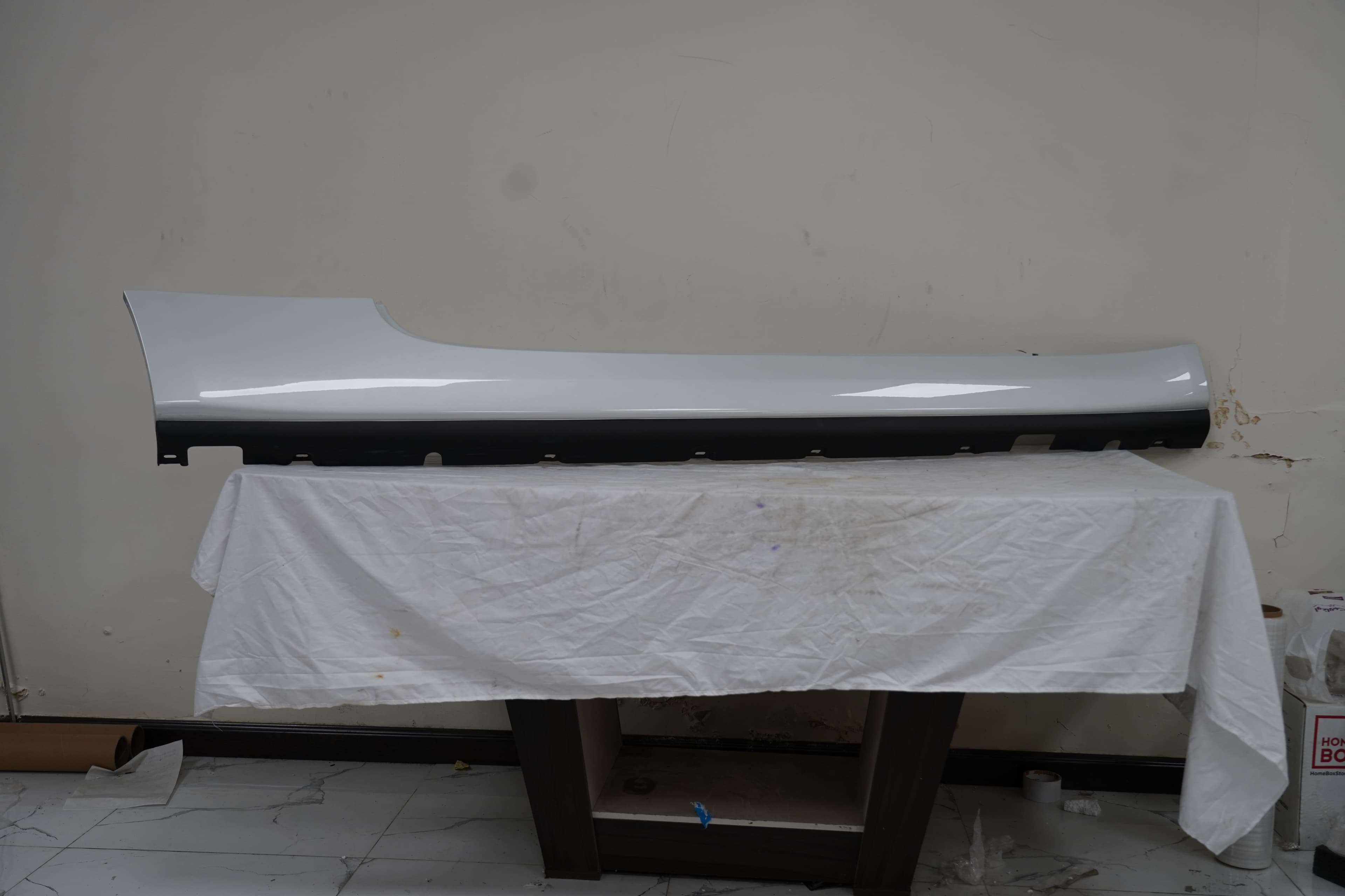 Rolls Royce Dawn Side Trim Panel Sill Left White OEM 0