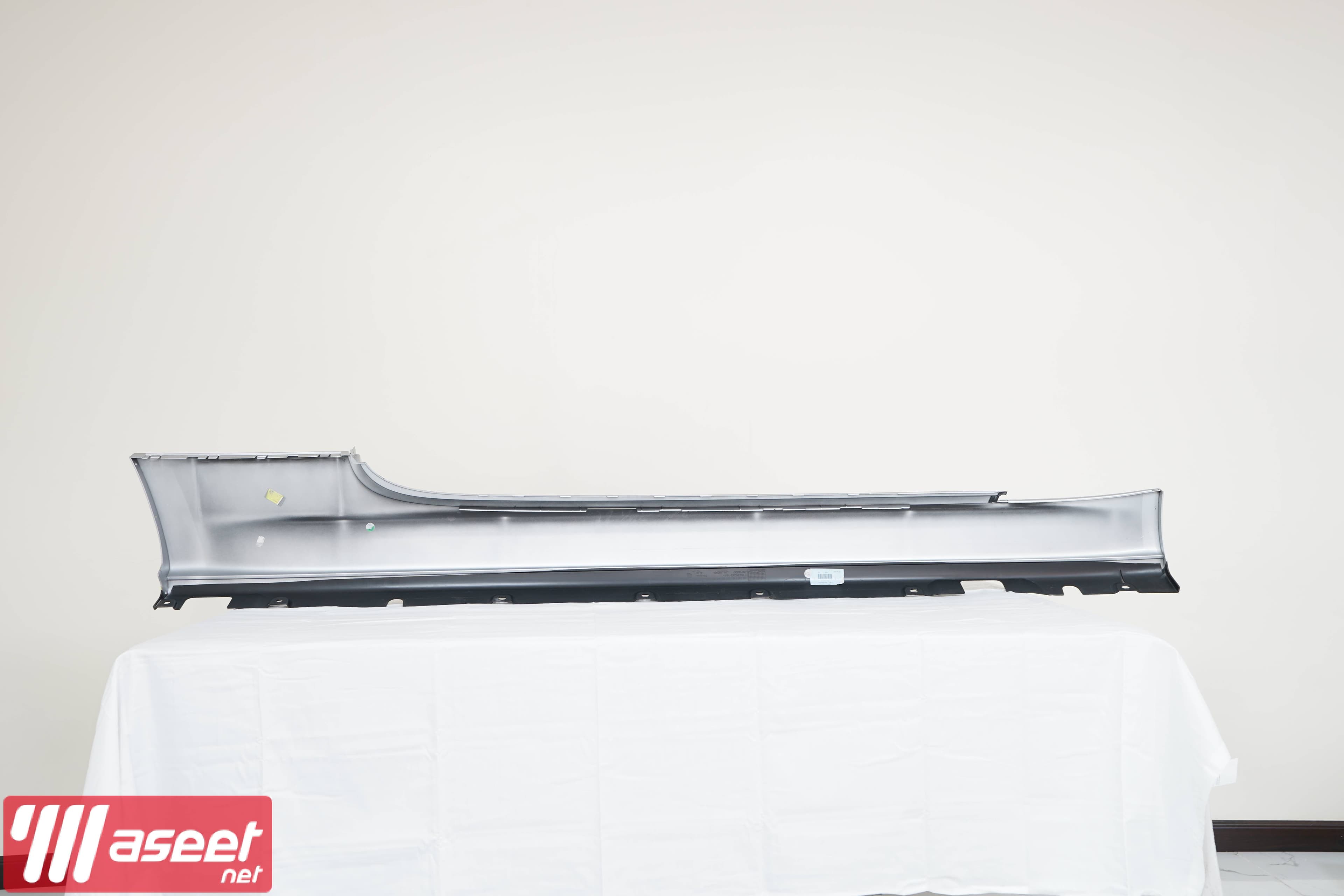 Rolls-Royce Dawn side trim panel in silver 0