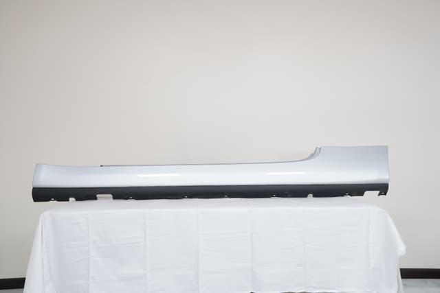 Rolls-Royce Dawn side trim panel in silver
