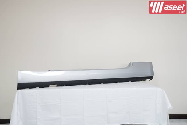Rolls-Royce Dawn side trim panel in silver
