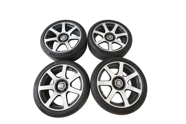Rolls Royce Wraith & Dawn Tyre Set with Wheels & Bolt Silver
