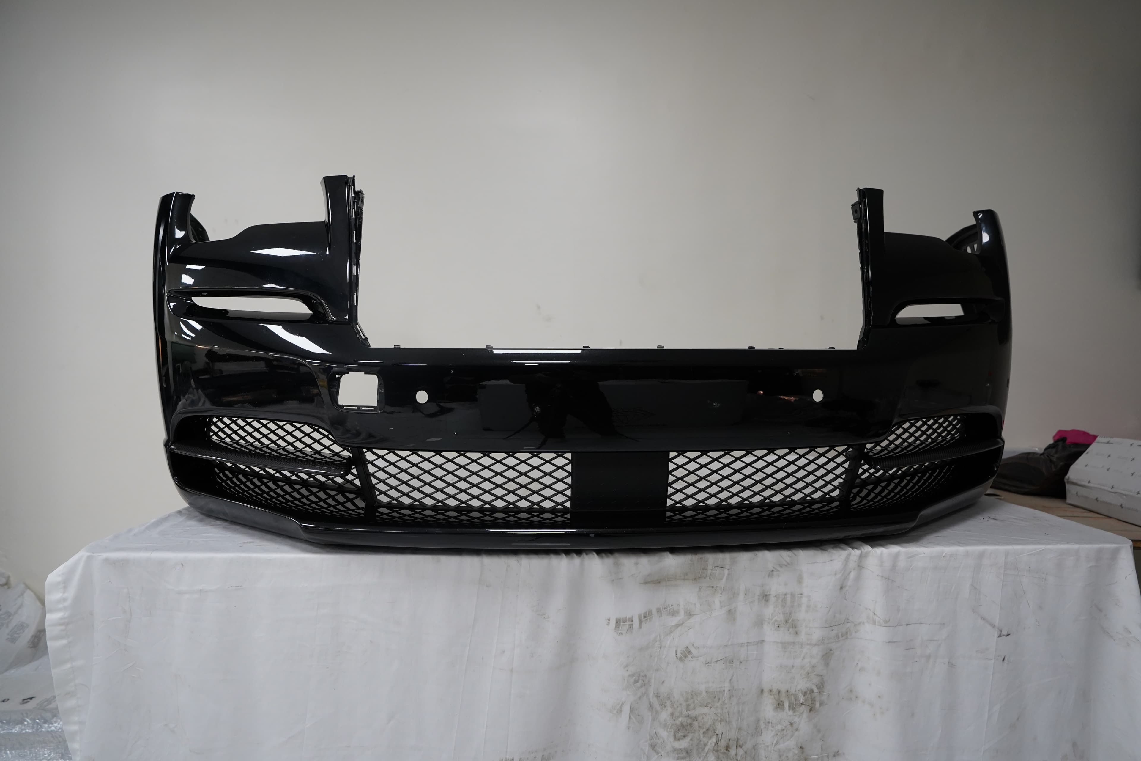 Rolls-Royce Wraith front bumper black  3