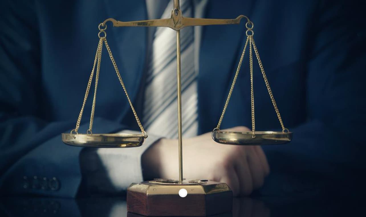 مستشار قانوني يبحث عن عمل 4