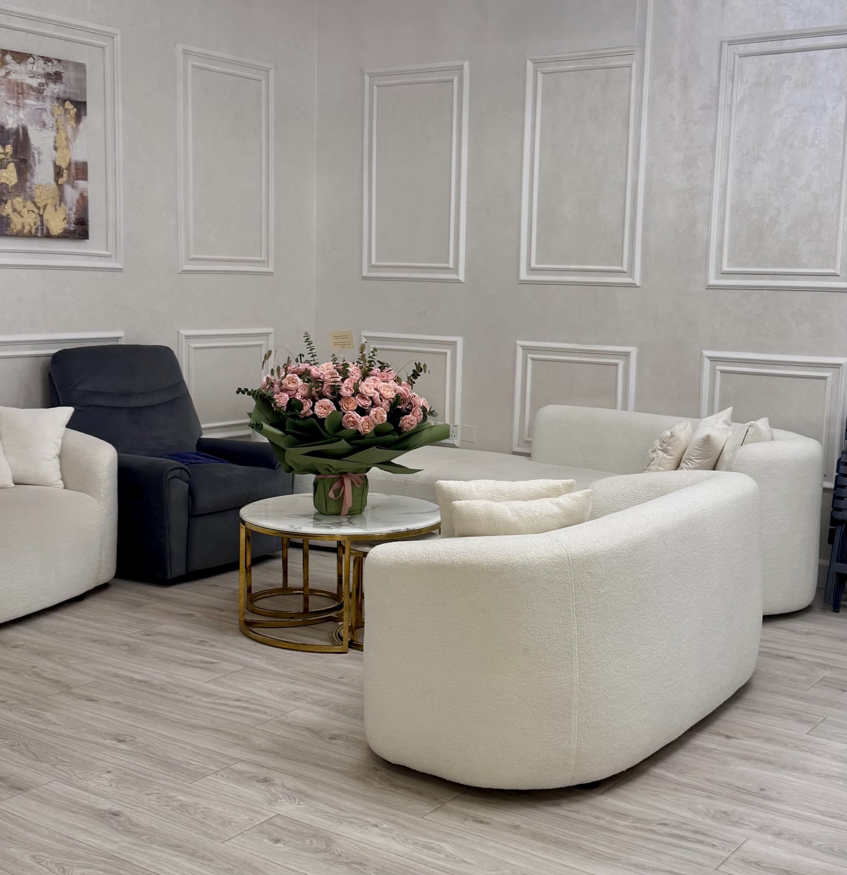 A very elegant modern sofa set 0