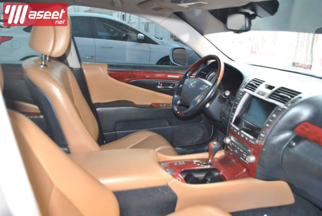 Lexus 460 LS model 2011