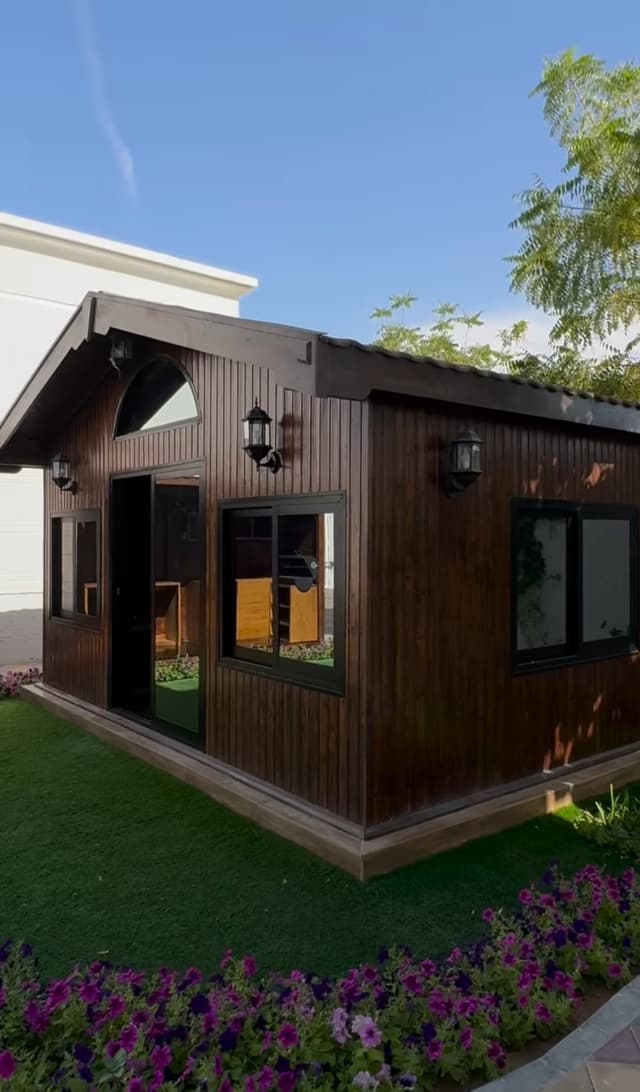 D.H. Company for the construction of huts, wooden boards and decorations**