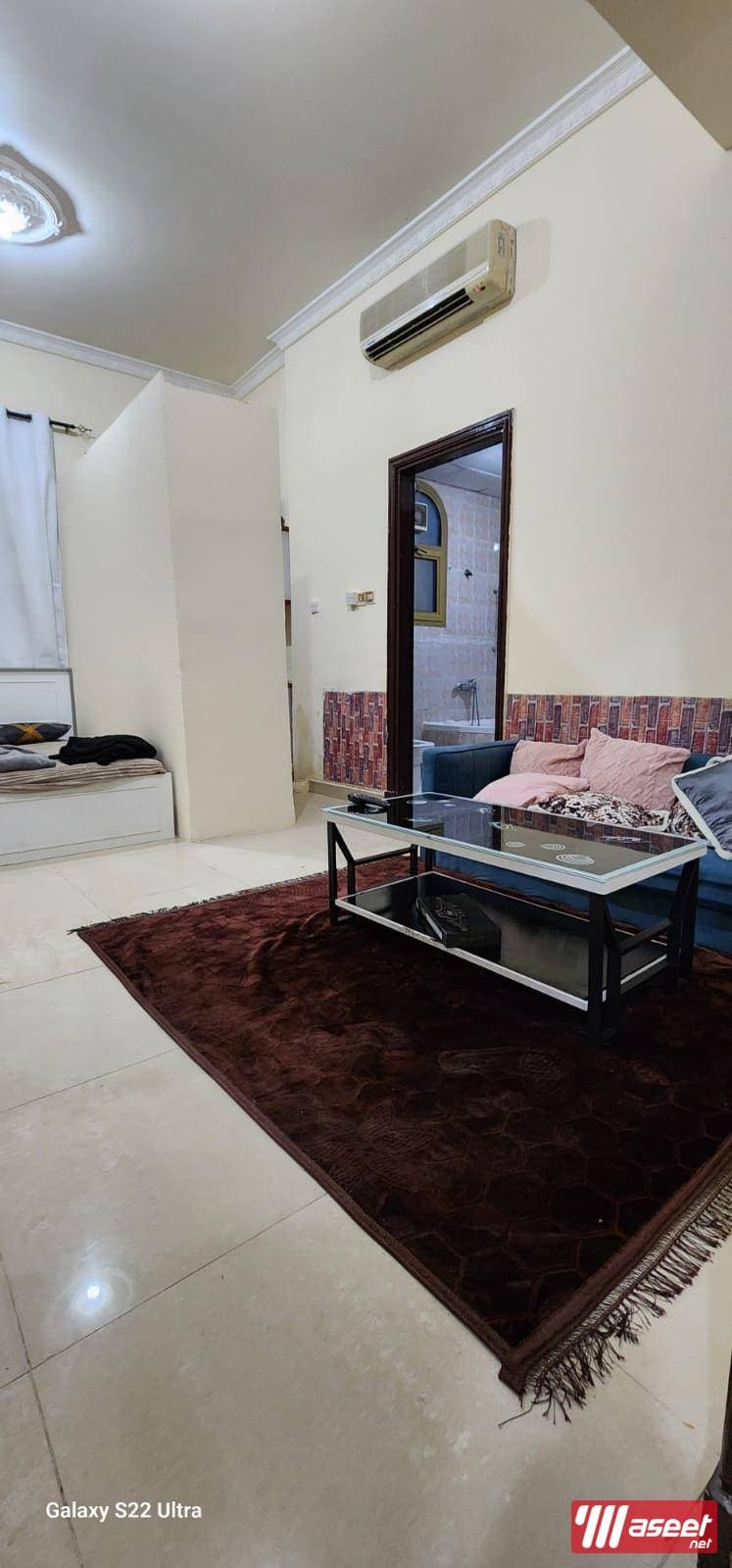 For rent a furnished studio including water, electricity and maintenance overlooking 1