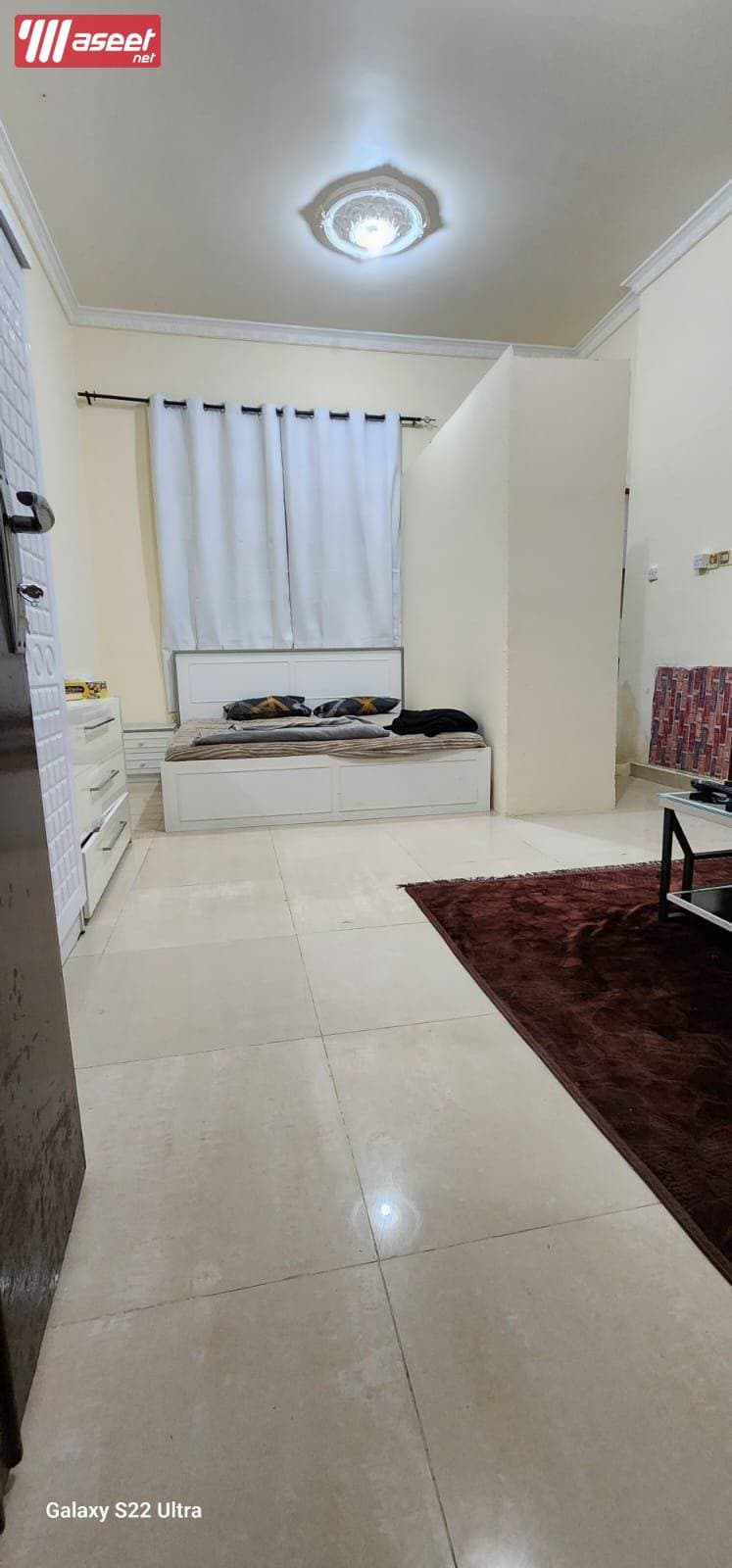 For rent a furnished studio including water, electricity and maintenance overlooking 2