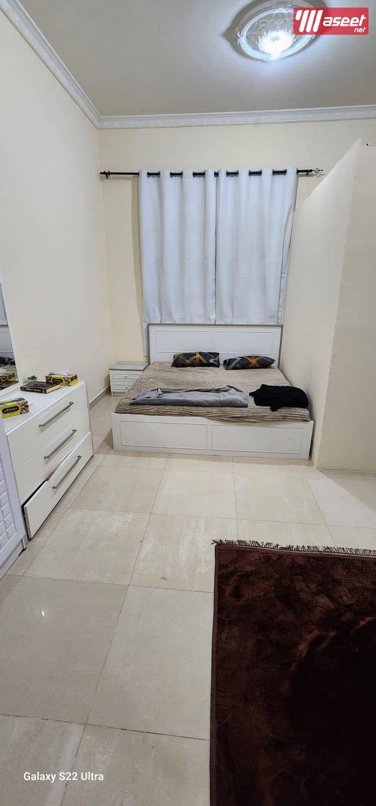 For rent a furnished studio including water, electricity and maintenance overlooking 4