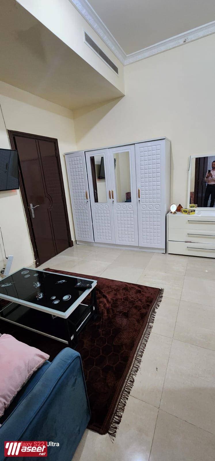 For rent a furnished studio including water, electricity and maintenance overlooking 6