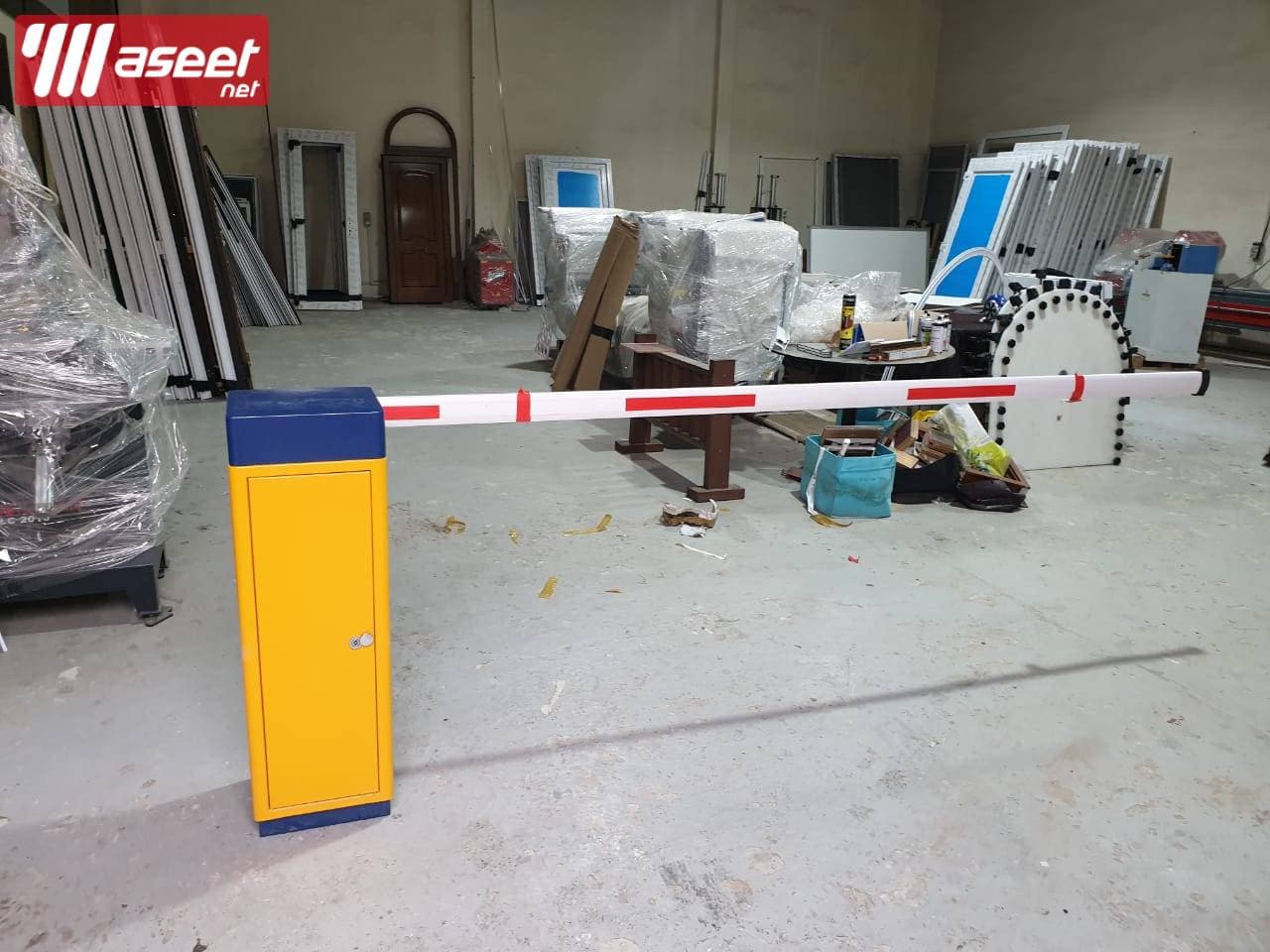 بوابة حاجز أوتوماتيكية مع جهاز تحكم عن بعد 3