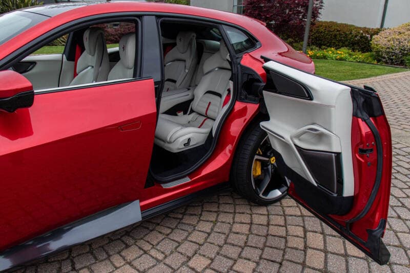 2023 Thoroughbred Ferrari 4
