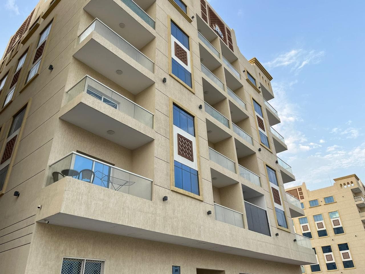 فرصة استثمارية وسكنية ممتازة لتملك في عجمان 2
