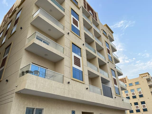فرصة استثمارية وسكنية ممتازة لتملك في عجمان