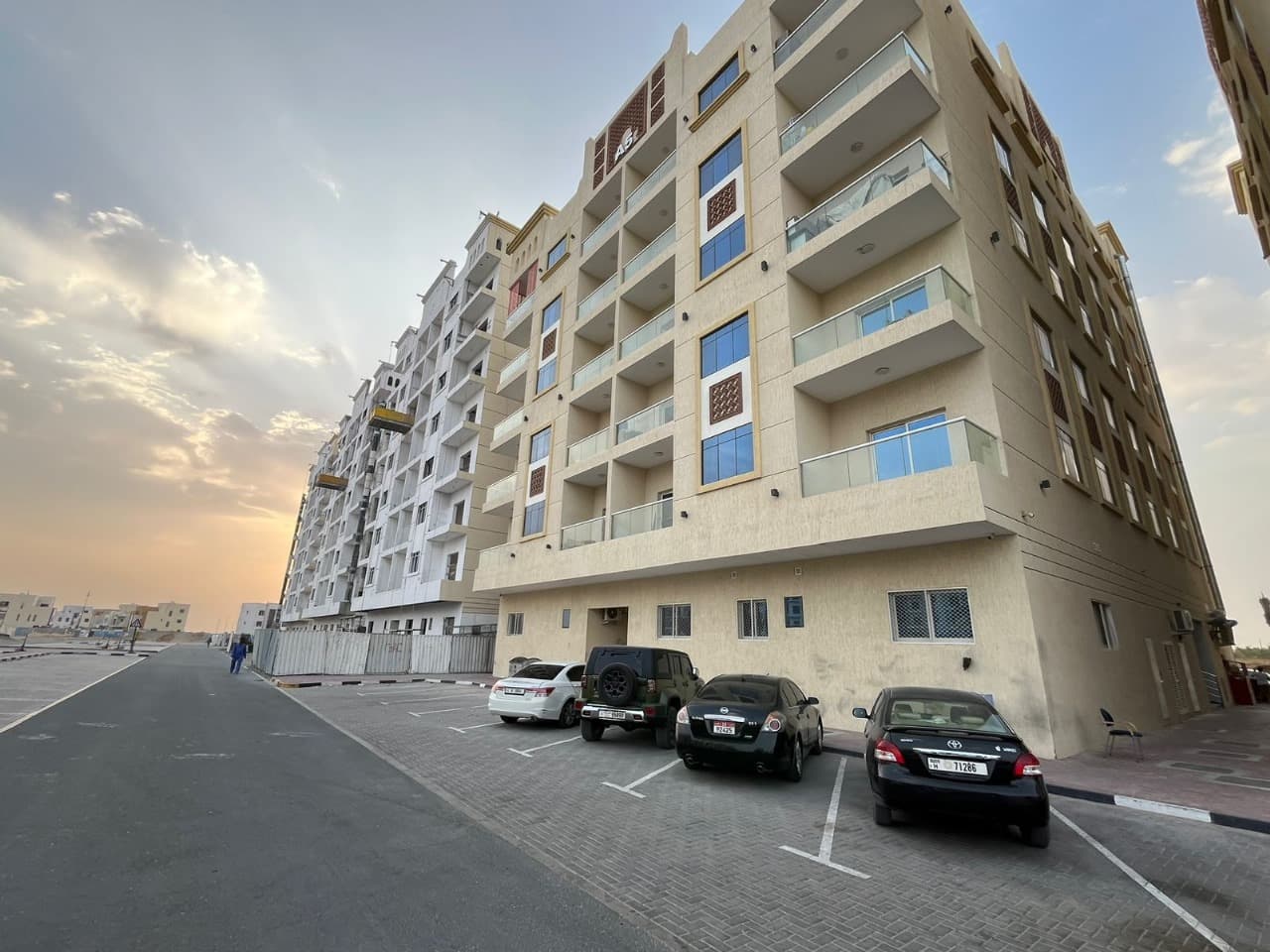 فرصة استثمارية وسكنية ممتازة لتملك في عجمان 8