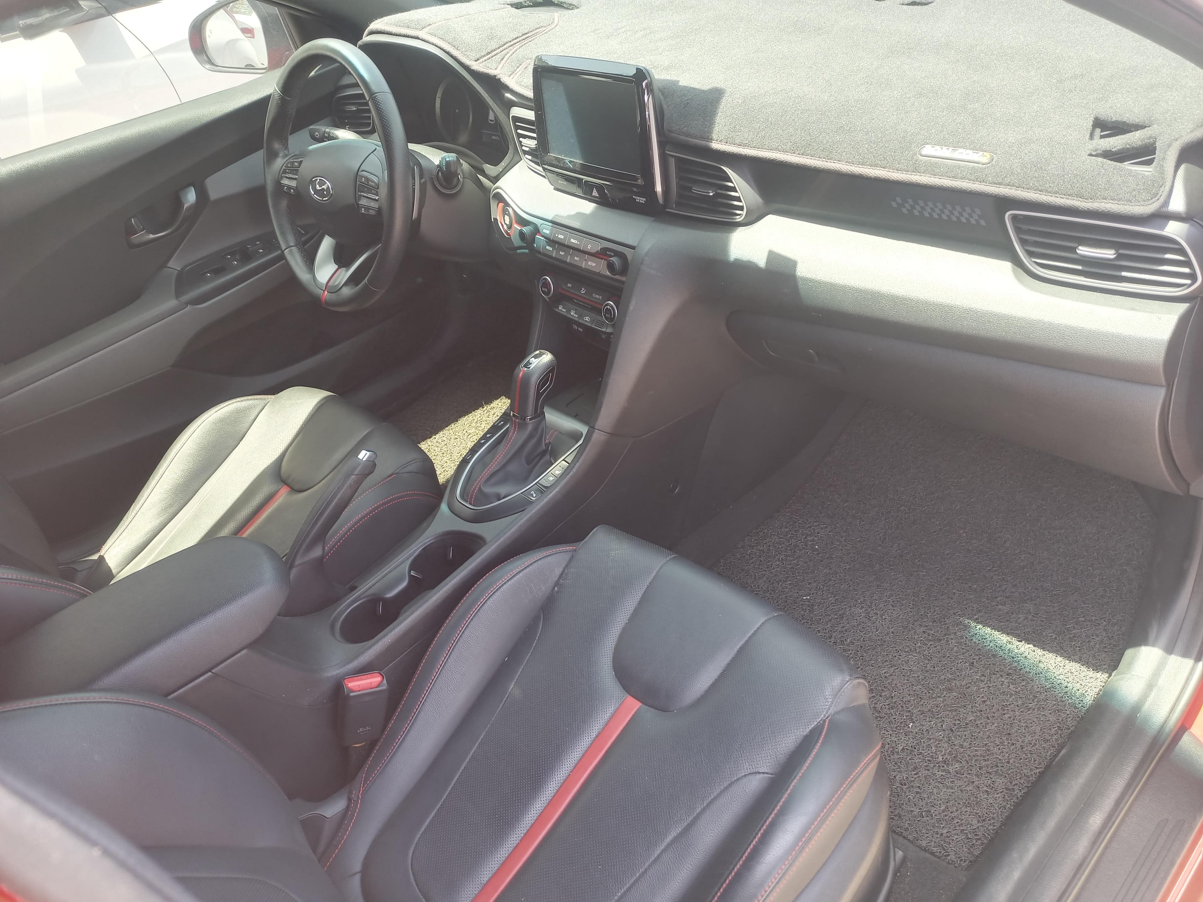 Hyundai Veloster 2018 for sale  3